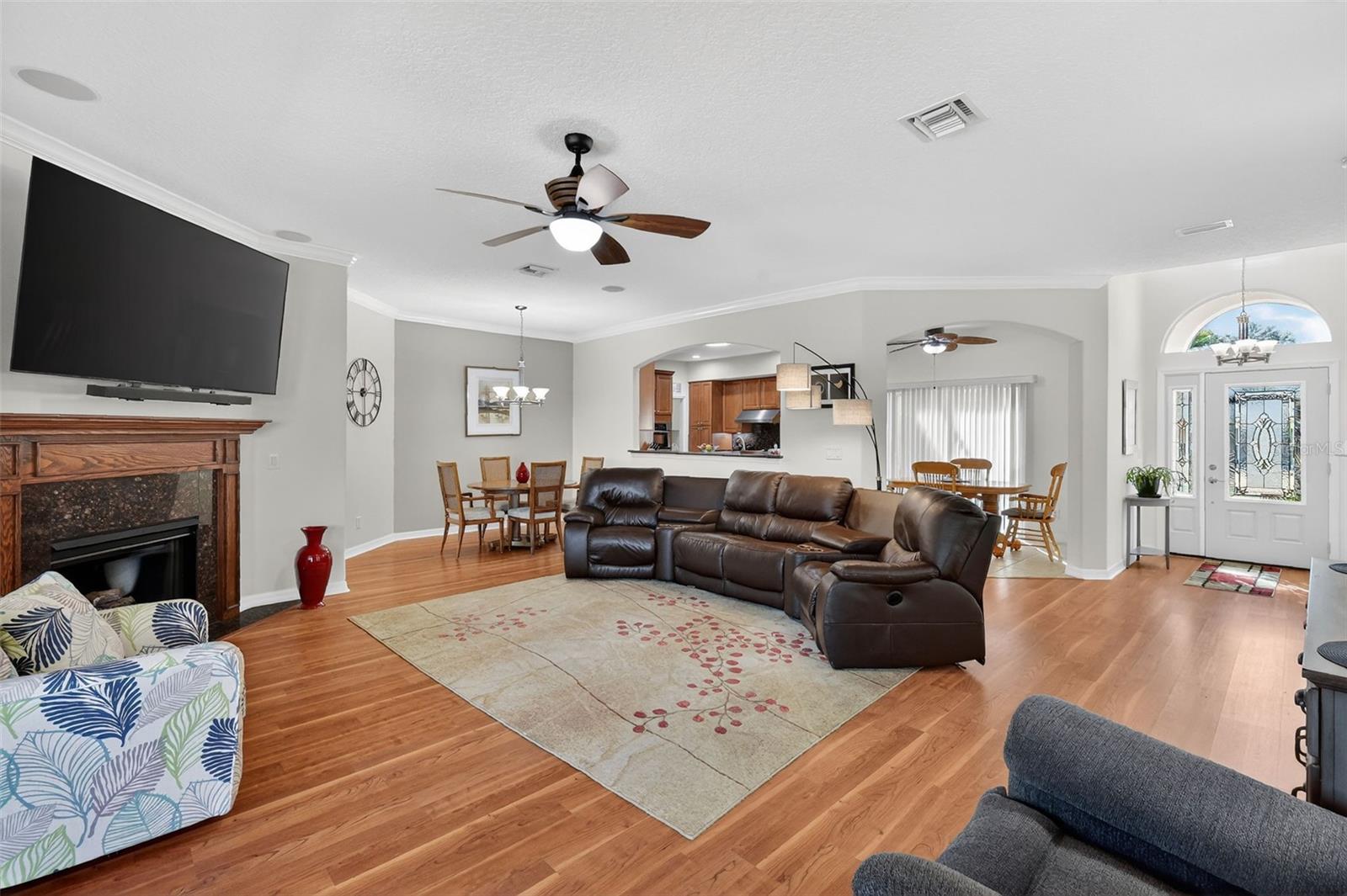 Image 19 of 73 For 5421 Sir Churchill Drive