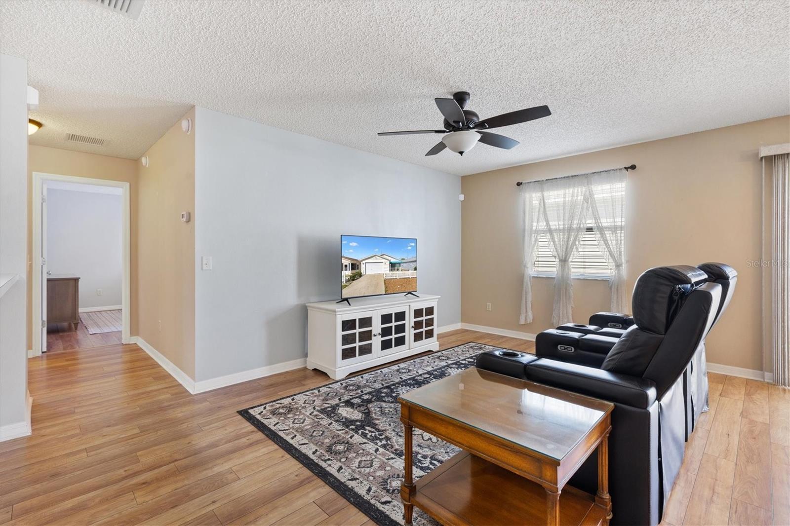 Image 11 of 36 For 17470 93rd Vine Avenue