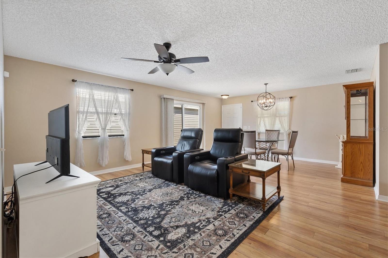 Image 12 of 36 For 17470 93rd Vine Avenue