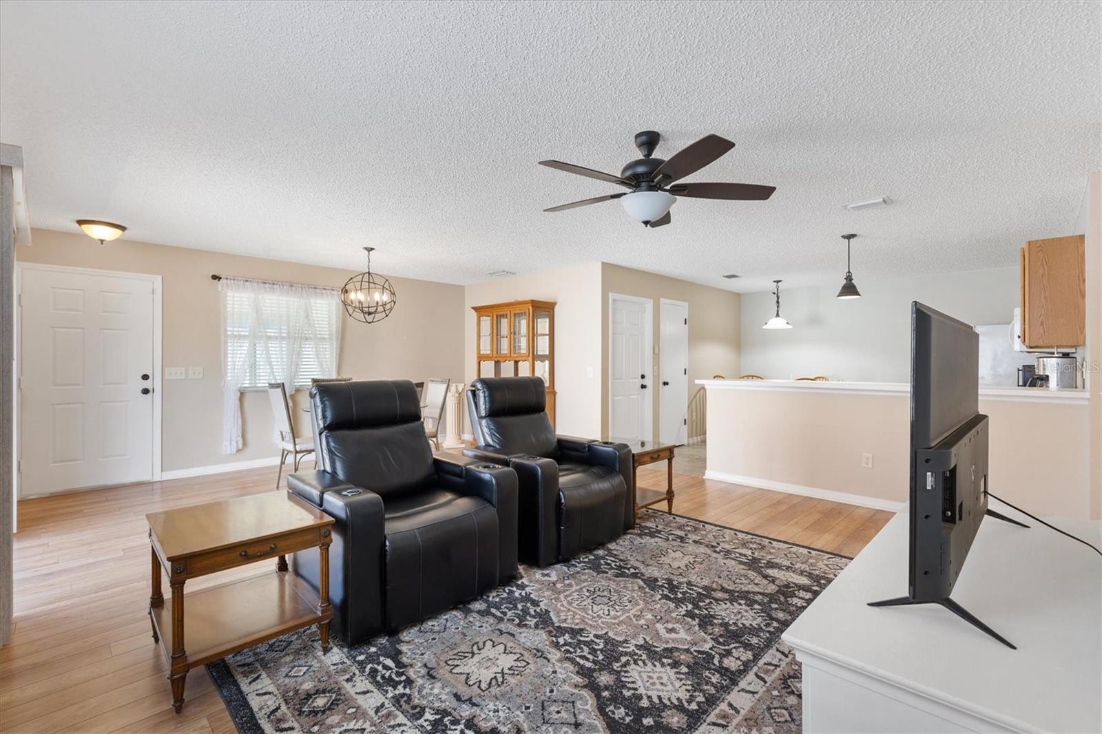 Image 13 of 36 For 17470 93rd Vine Avenue