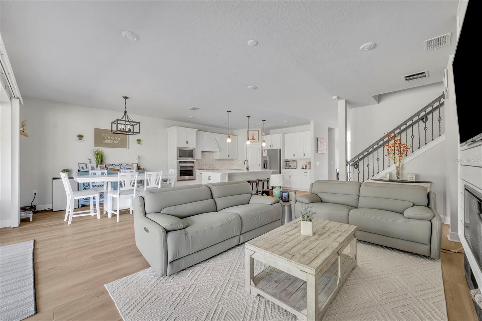 Image 23 of 49 For 17434 Saw Palmetto Avenue