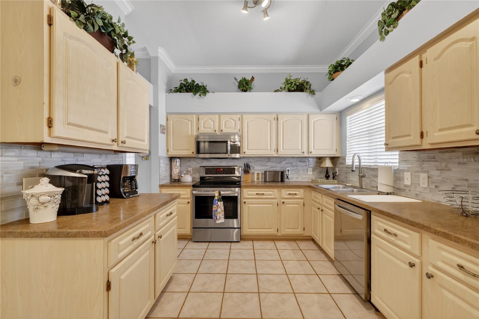 Image 17 of 34 For 707 Cortez Avenue