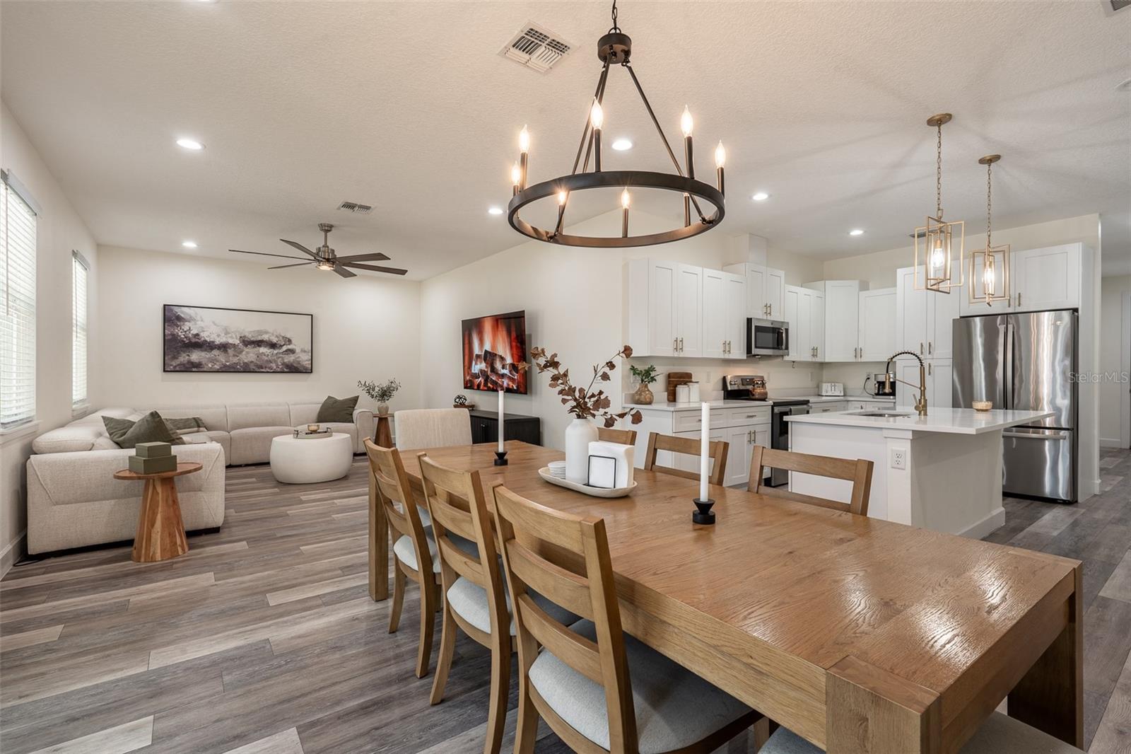 Image 11 of 53 For 248 Robin Road