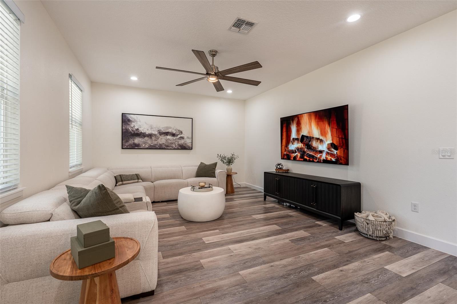 Image 13 of 53 For 248 Robin Road