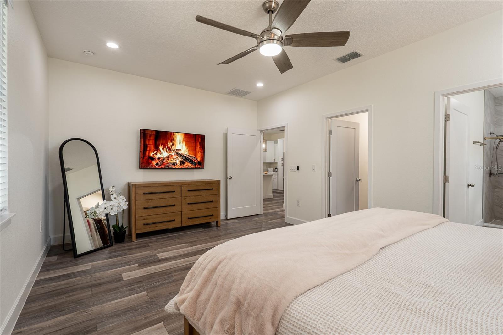 Image 17 of 53 For 248 Robin Road