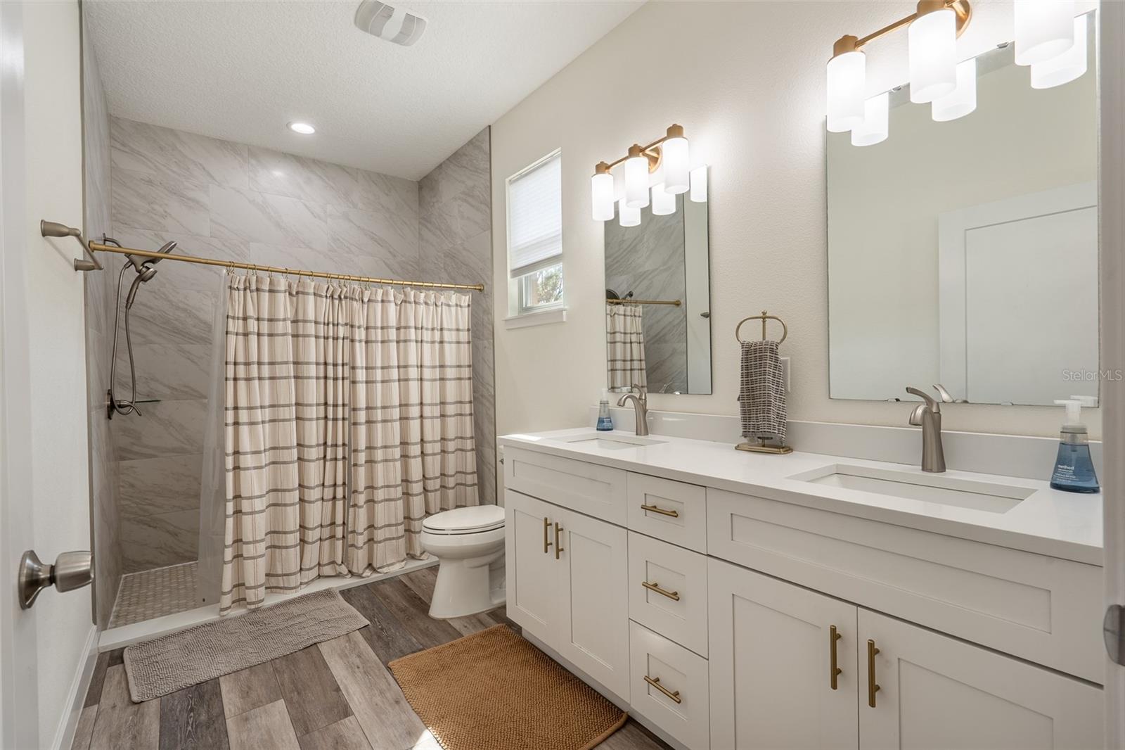 Image 18 of 53 For 248 Robin Road