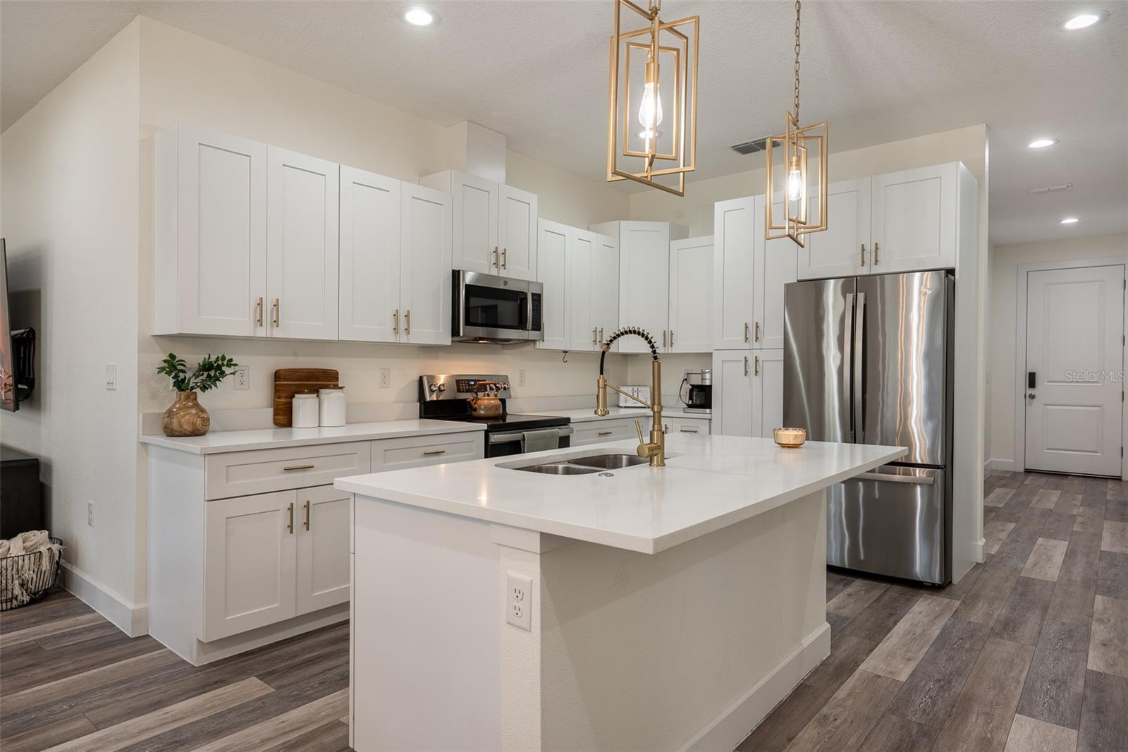 Image 3 of 53 For 248 Robin Road