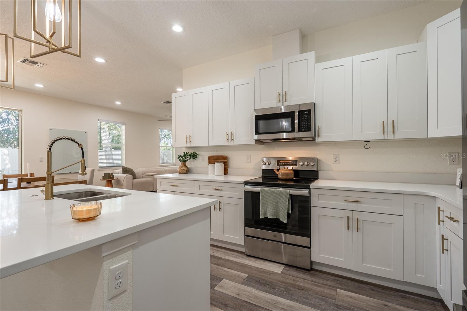 Image 4 of 53 For 248 Robin Road