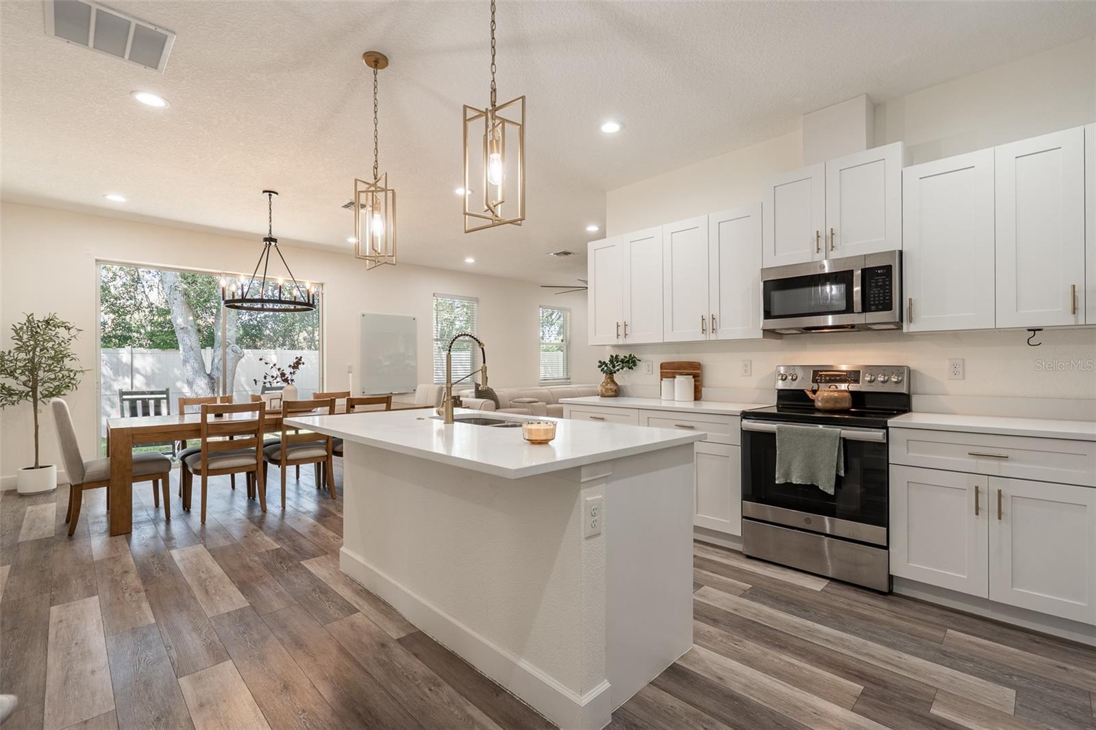 Image 6 of 53 For 248 Robin Road