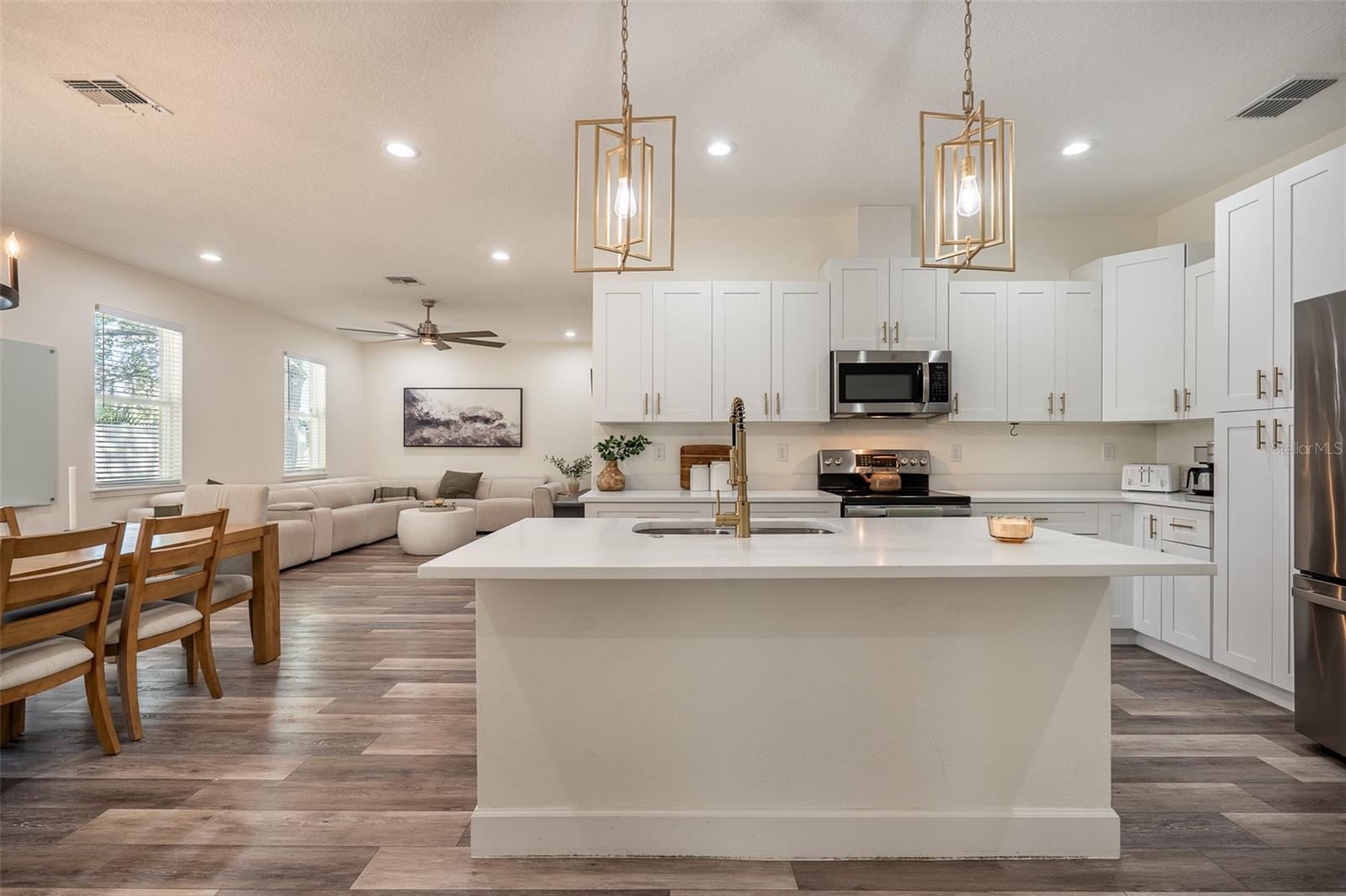 Image 7 of 53 For 248 Robin Road