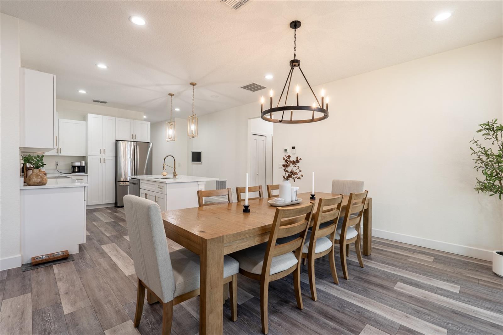 Image 8 of 53 For 248 Robin Road