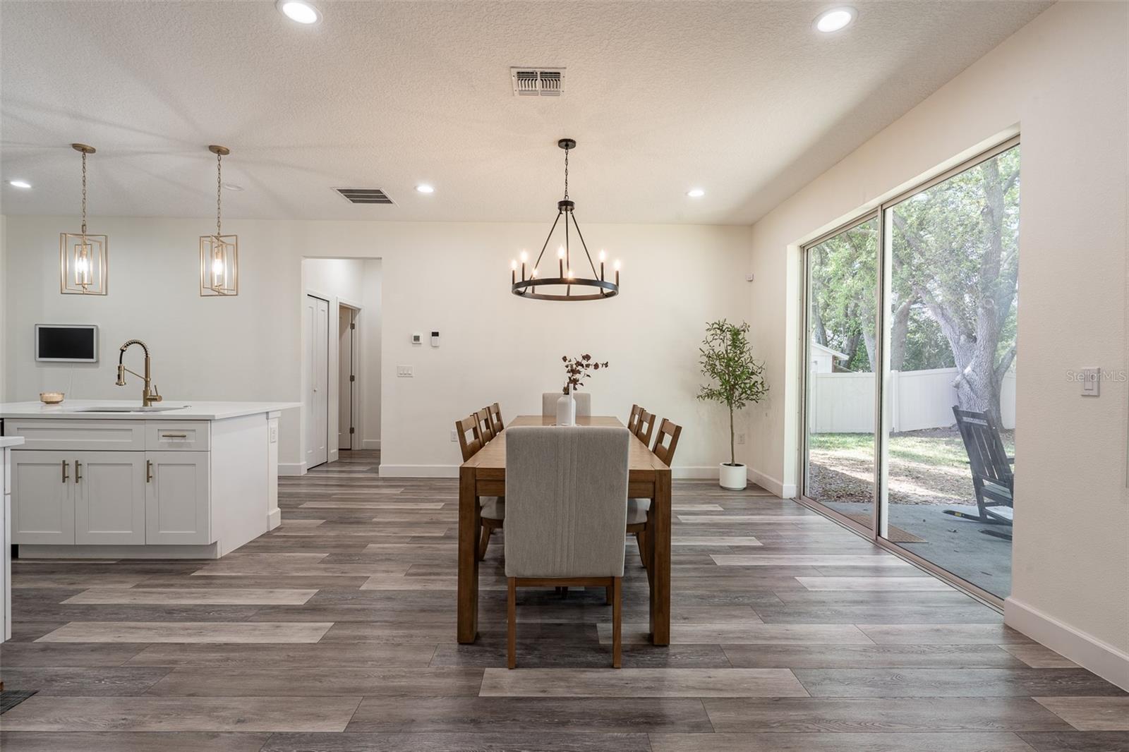 Image 9 of 53 For 248 Robin Road