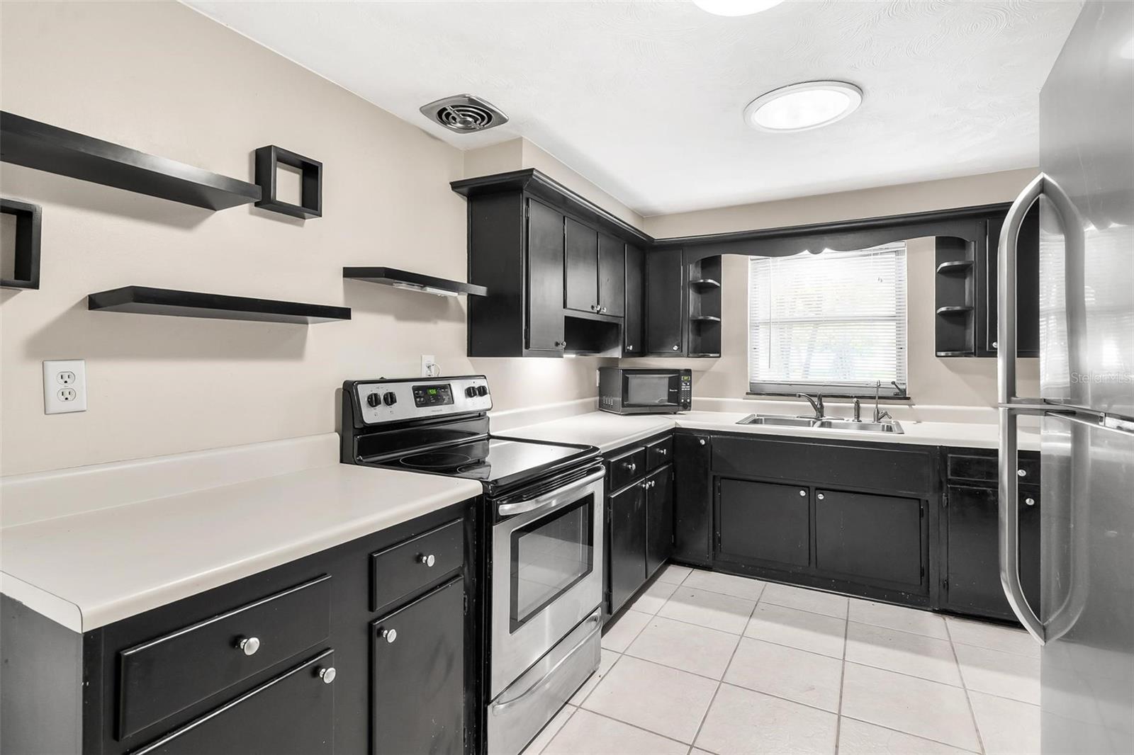 Image 12 of 48 For 366 Bay Road