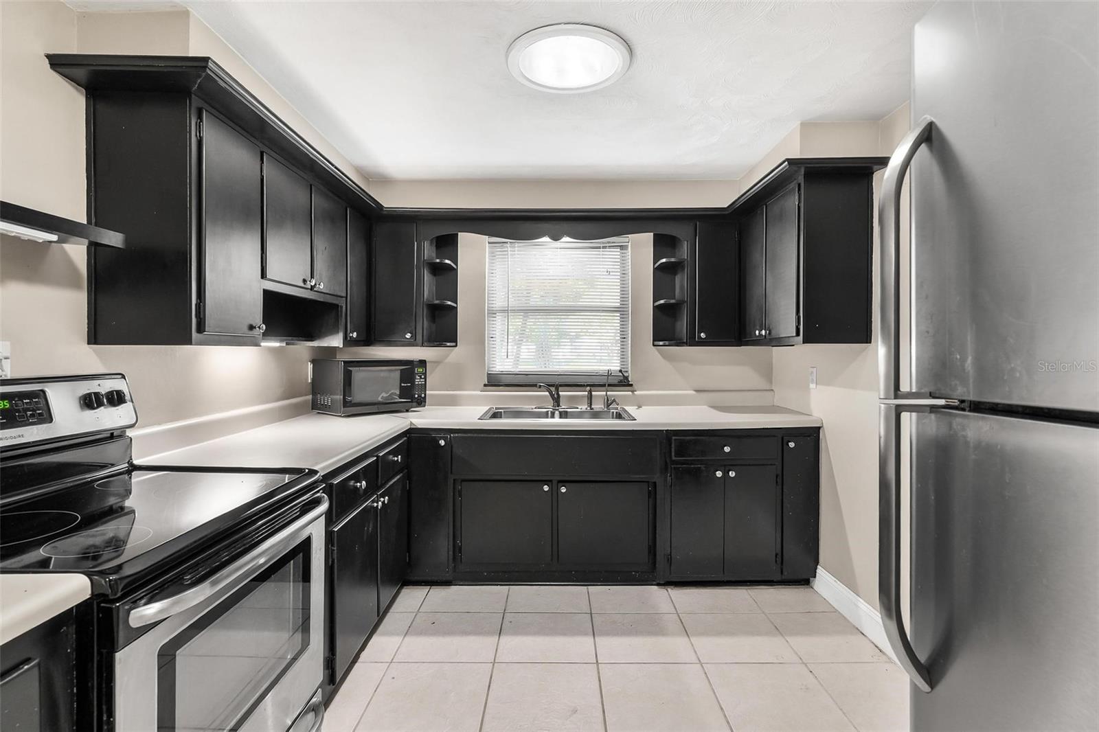 Image 13 of 48 For 366 Bay Road