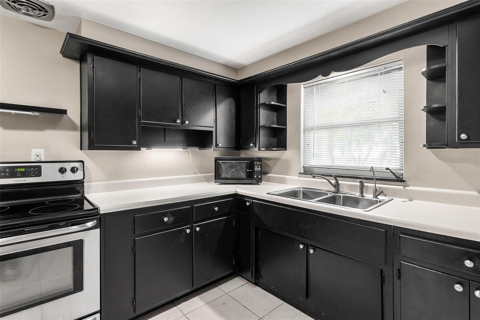 Image 14 of 48 For 366 Bay Road