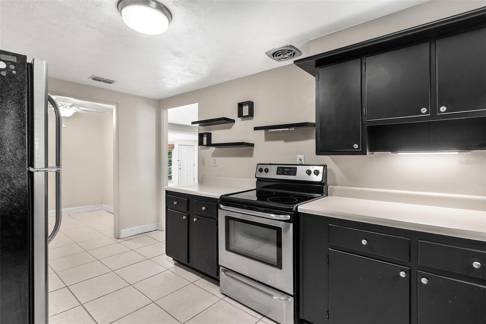 Image 16 of 48 For 366 Bay Road