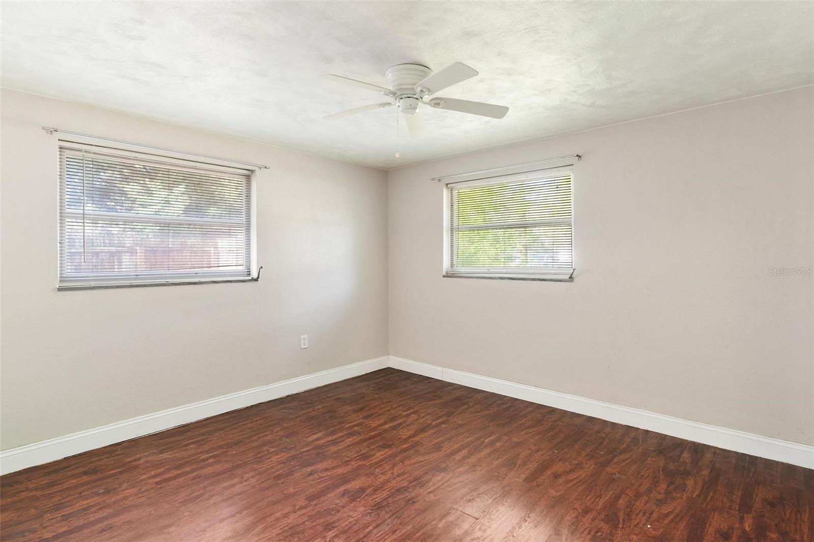 Image 21 of 48 For 366 Bay Road