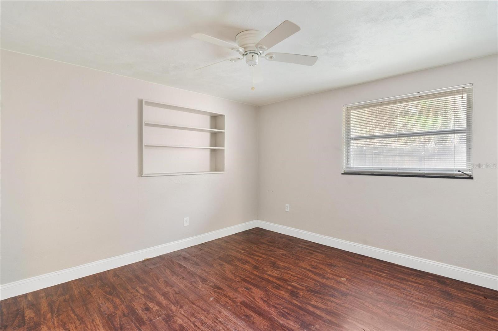 Image 24 of 48 For 366 Bay Road