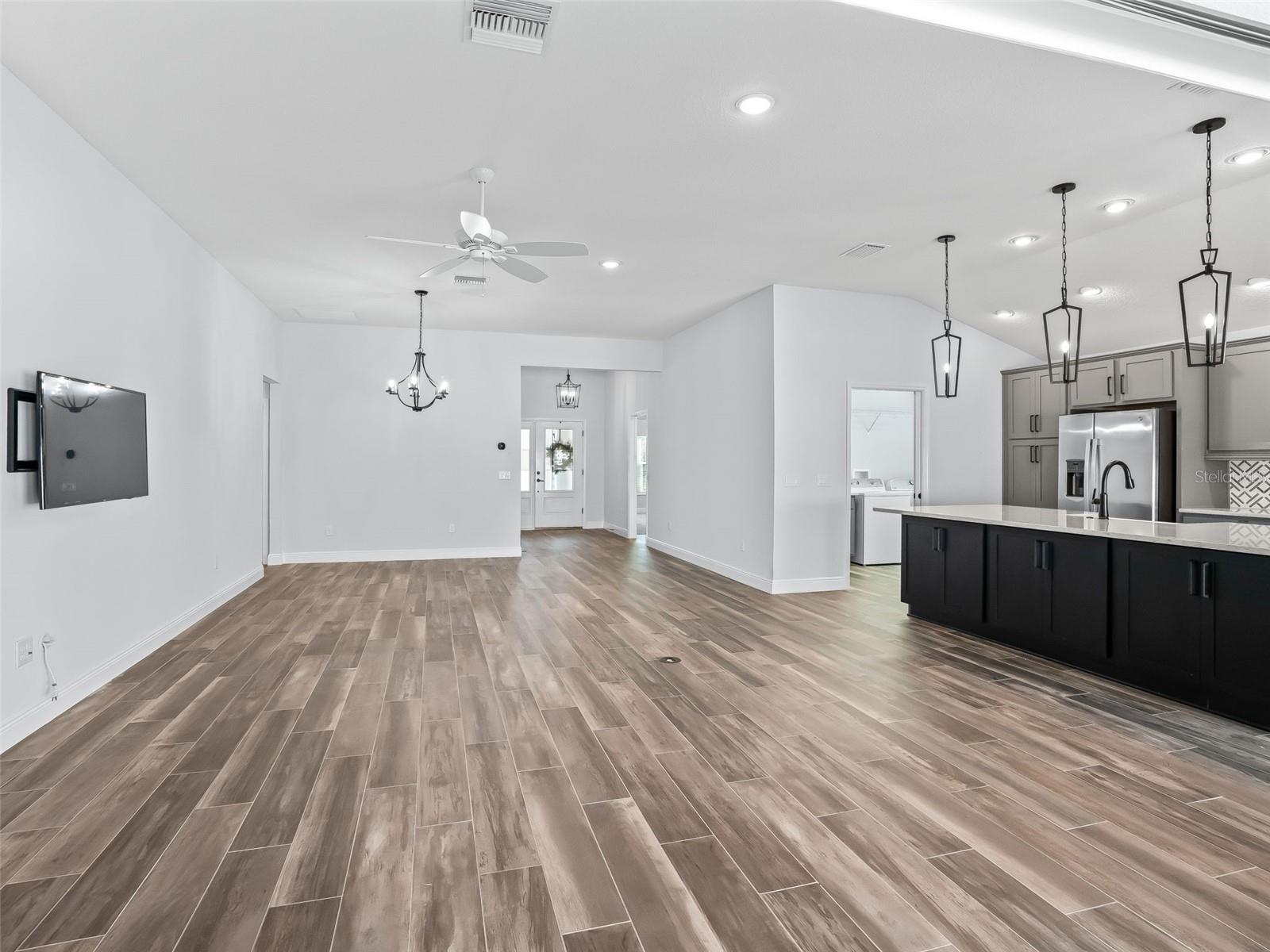 Image 14 of 61 For 5716 Melvin Drive