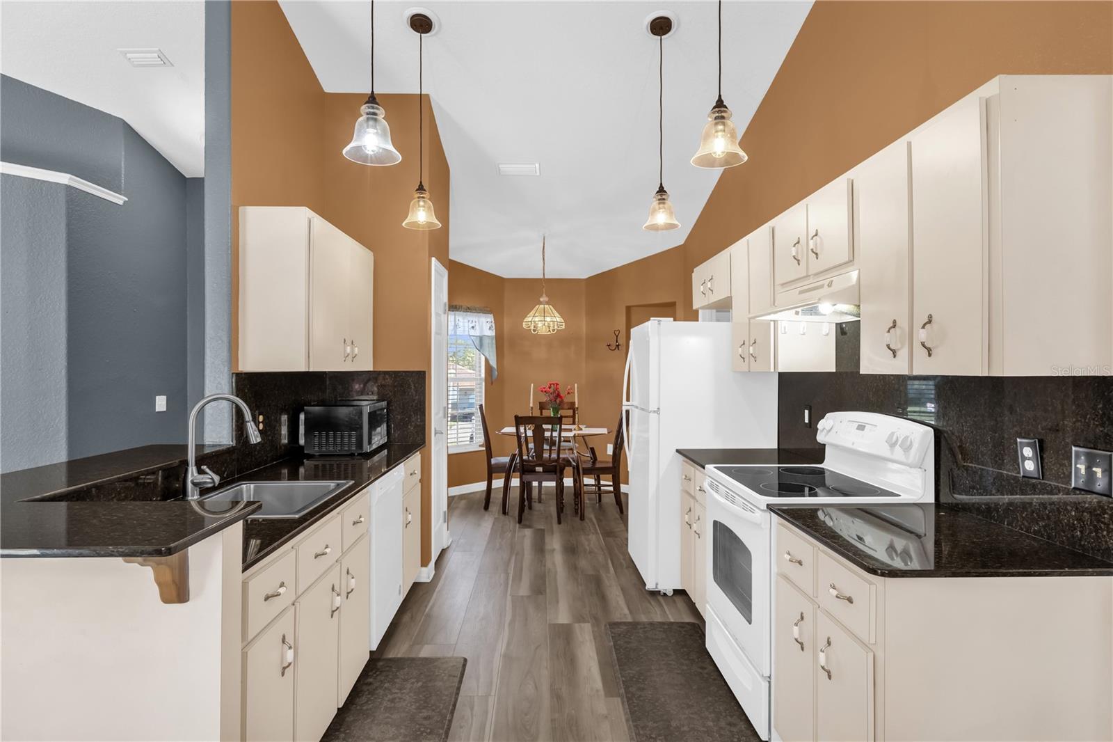 Image 11 of 35 For 8506 136th Loop