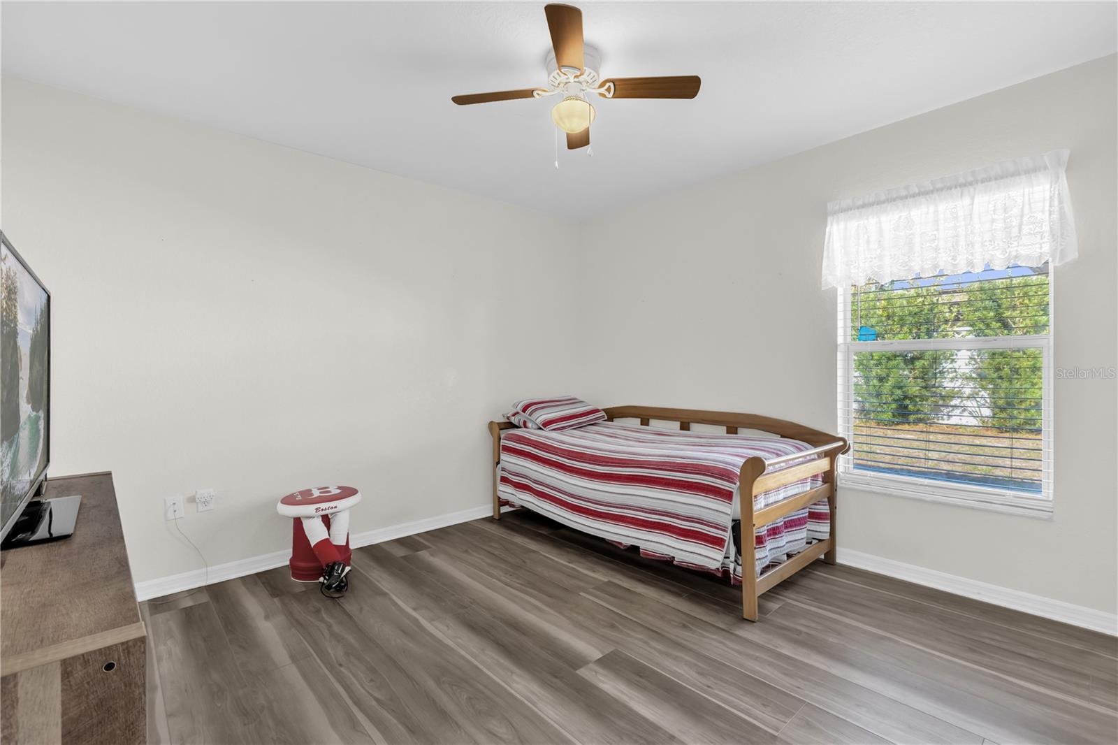 Image 25 of 35 For 8506 136th Loop