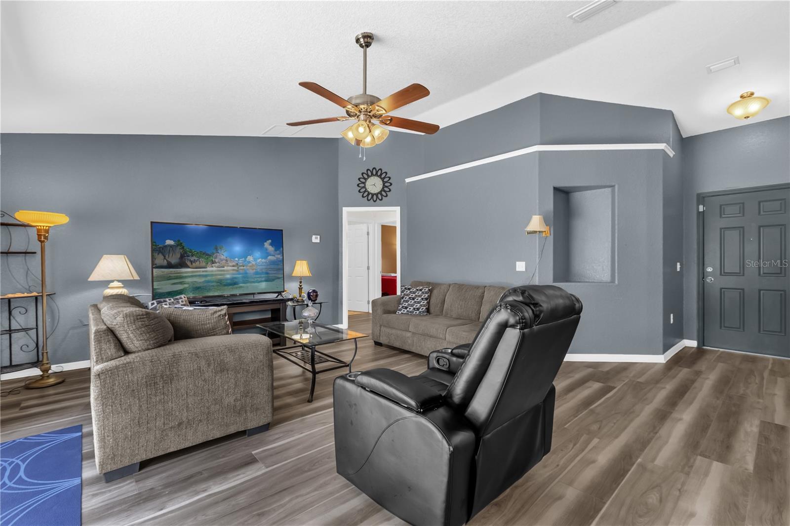 Image 5 of 35 For 8506 136th Loop