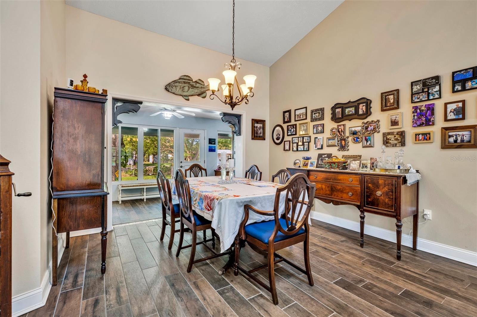 Image 11 of 51 For 11768 Riverhaven Drive