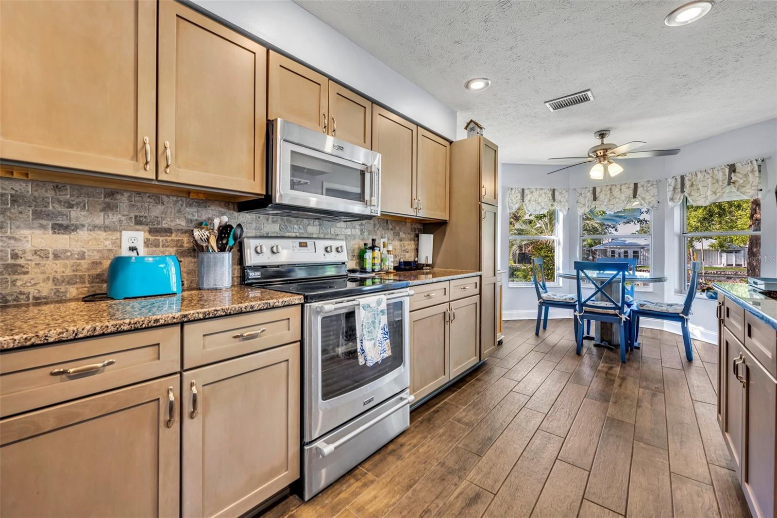 Image 15 of 51 For 11768 Riverhaven Drive