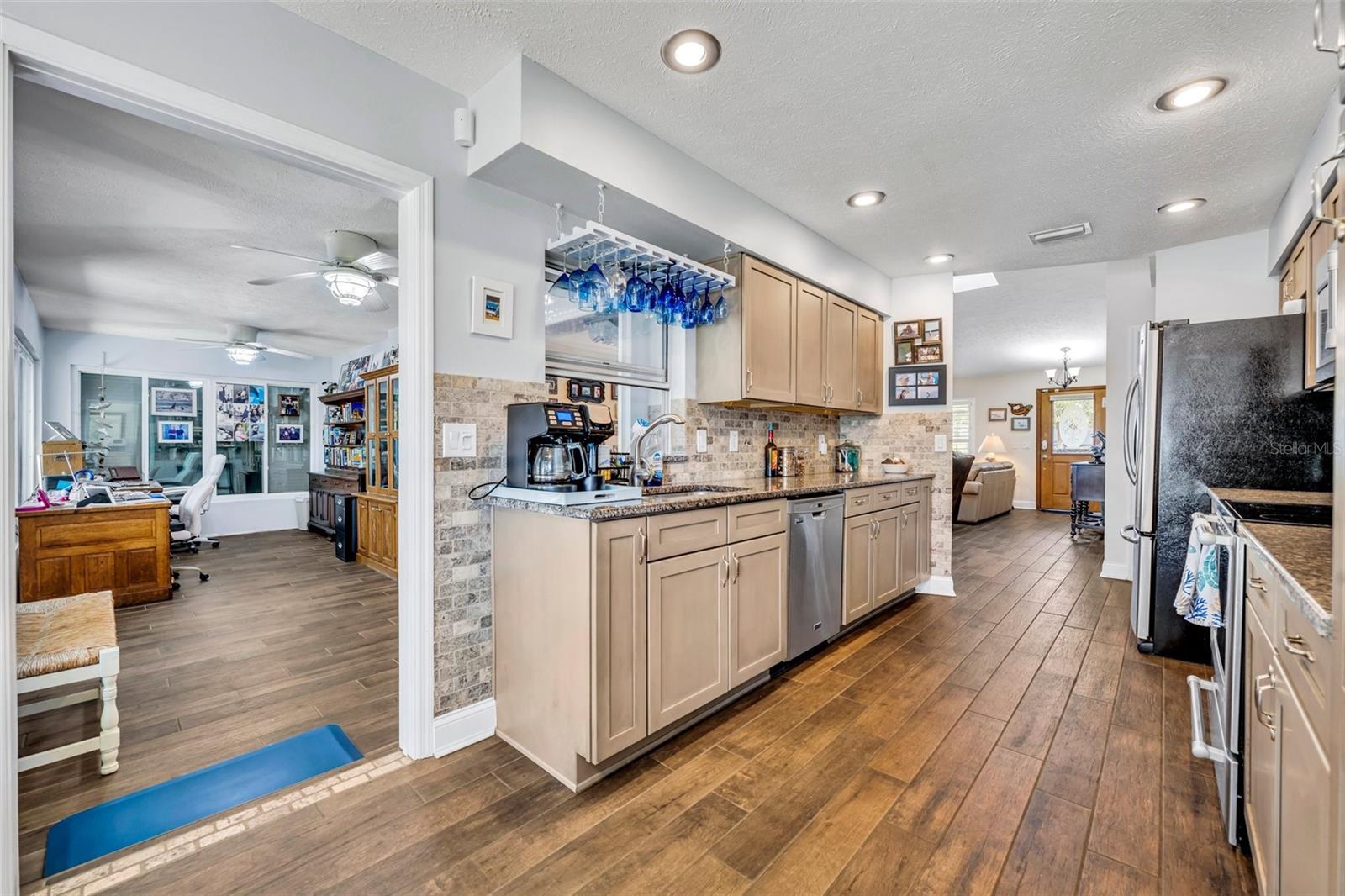 Image 17 of 51 For 11768 Riverhaven Drive