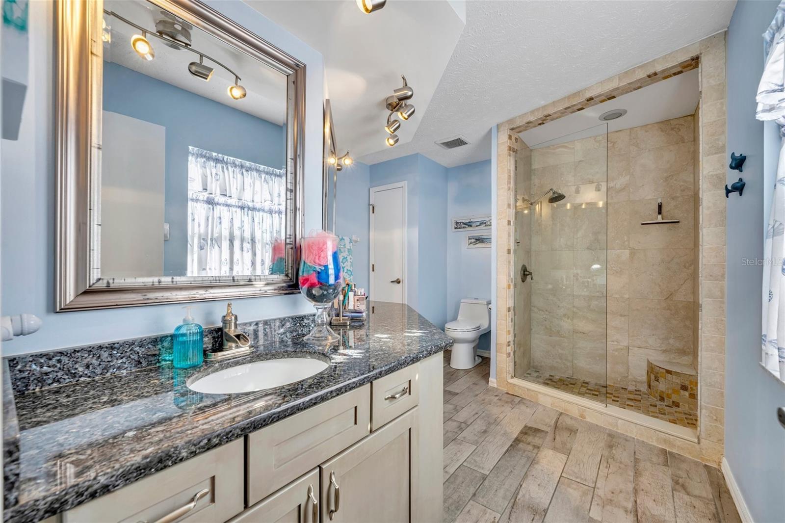 Image 26 of 51 For 11768 Riverhaven Drive