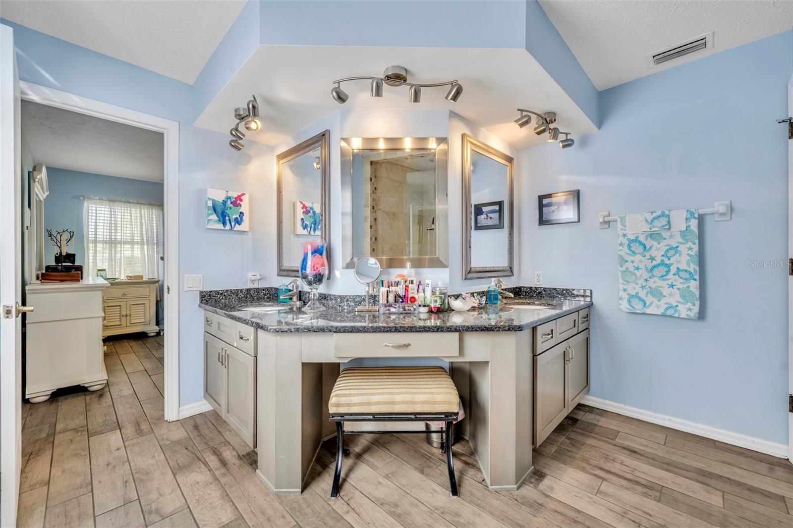 Image 27 of 51 For 11768 Riverhaven Drive