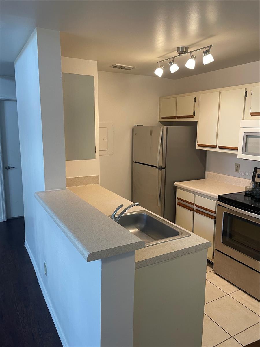 Image 2 of 15 For 302 Westgate 5992