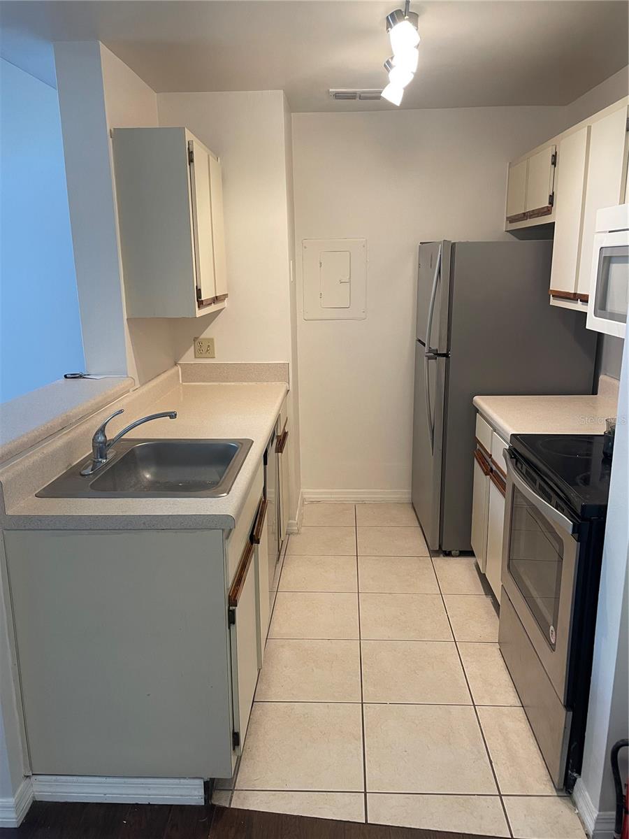 Image 3 of 15 For 302 Westgate 5992