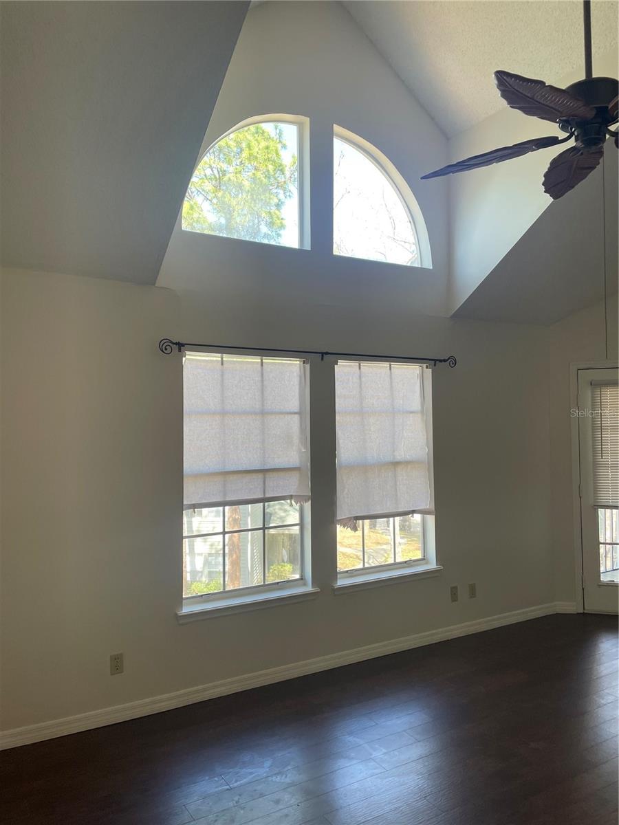 Image 4 of 15 For 302 Westgate 5992