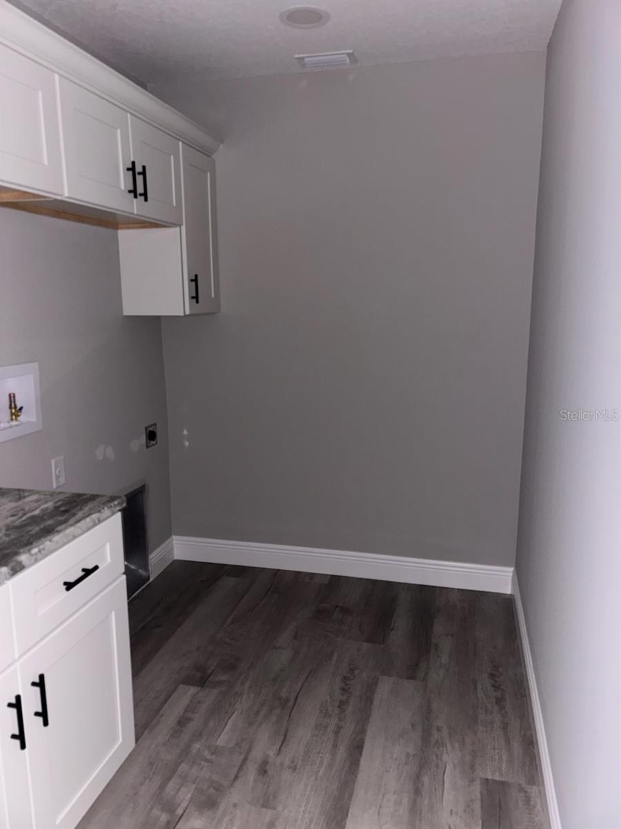 Image 17 of 37 For 9179 Commodore Drive