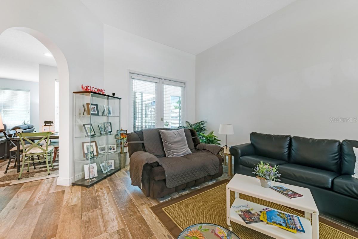 Image 22 of 39 For 1901 Park Forest Boulevard