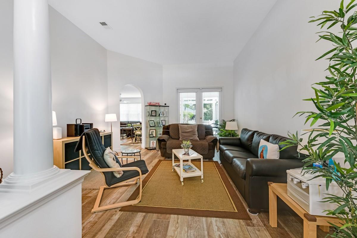 Image 23 of 39 For 1901 Park Forest Boulevard