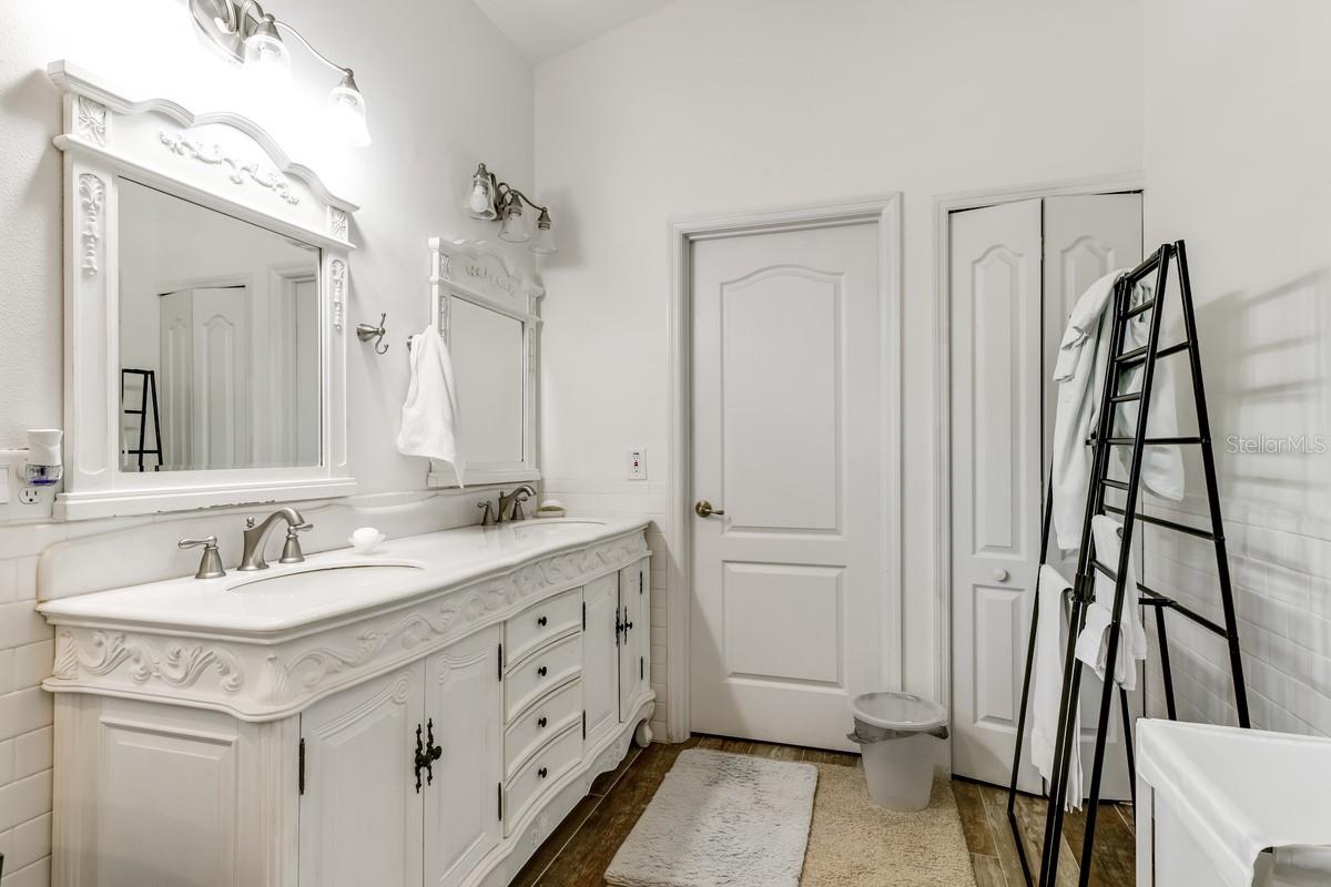 Image 30 of 39 For 1901 Park Forest Boulevard