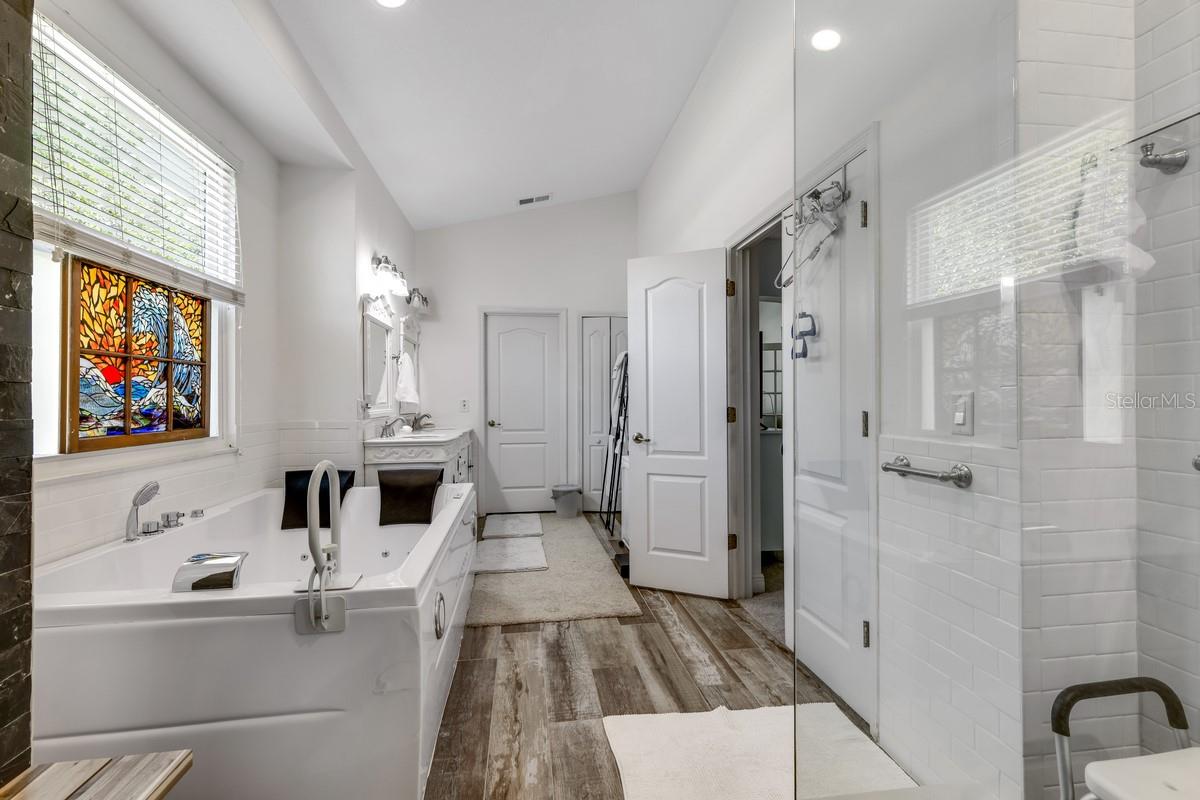 Image 32 of 39 For 1901 Park Forest Boulevard