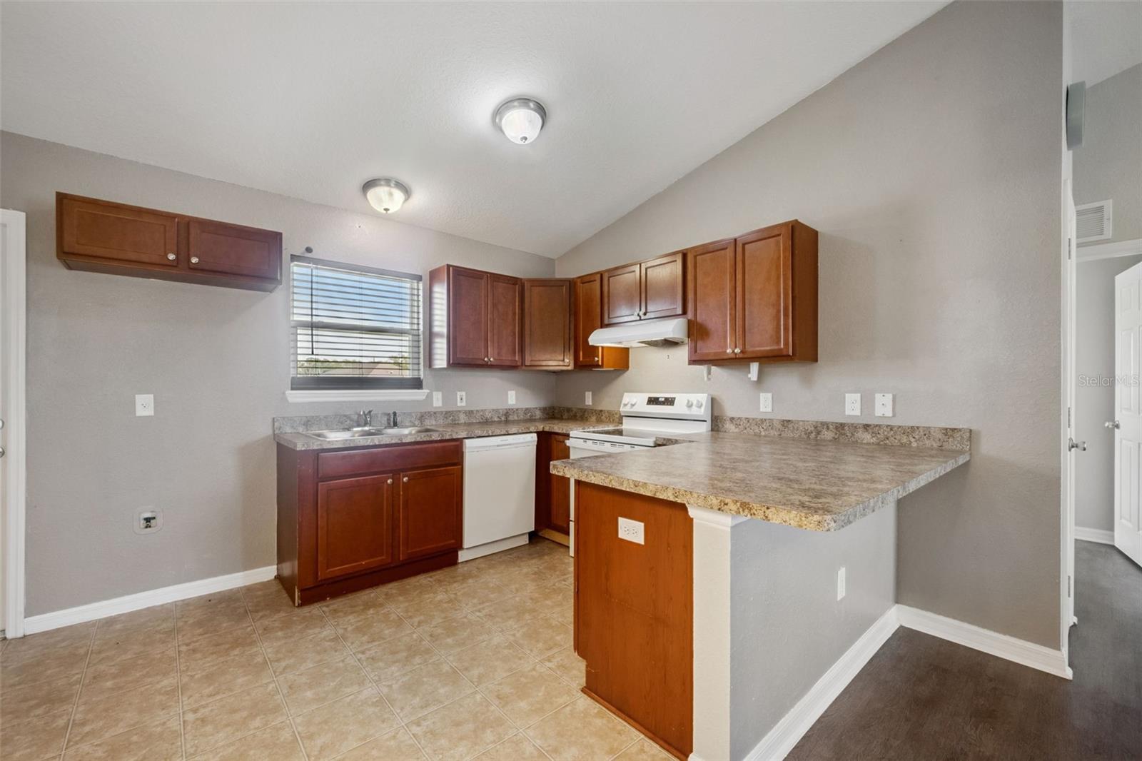 Image 12 of 32 For 7 Willow Run