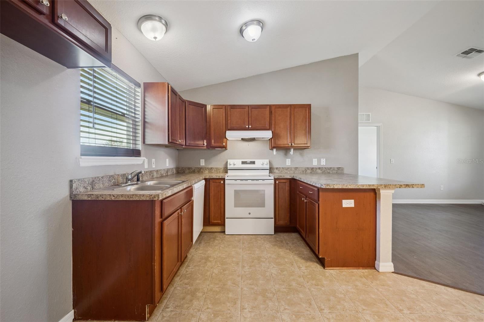 Image 13 of 32 For 7 Willow Run