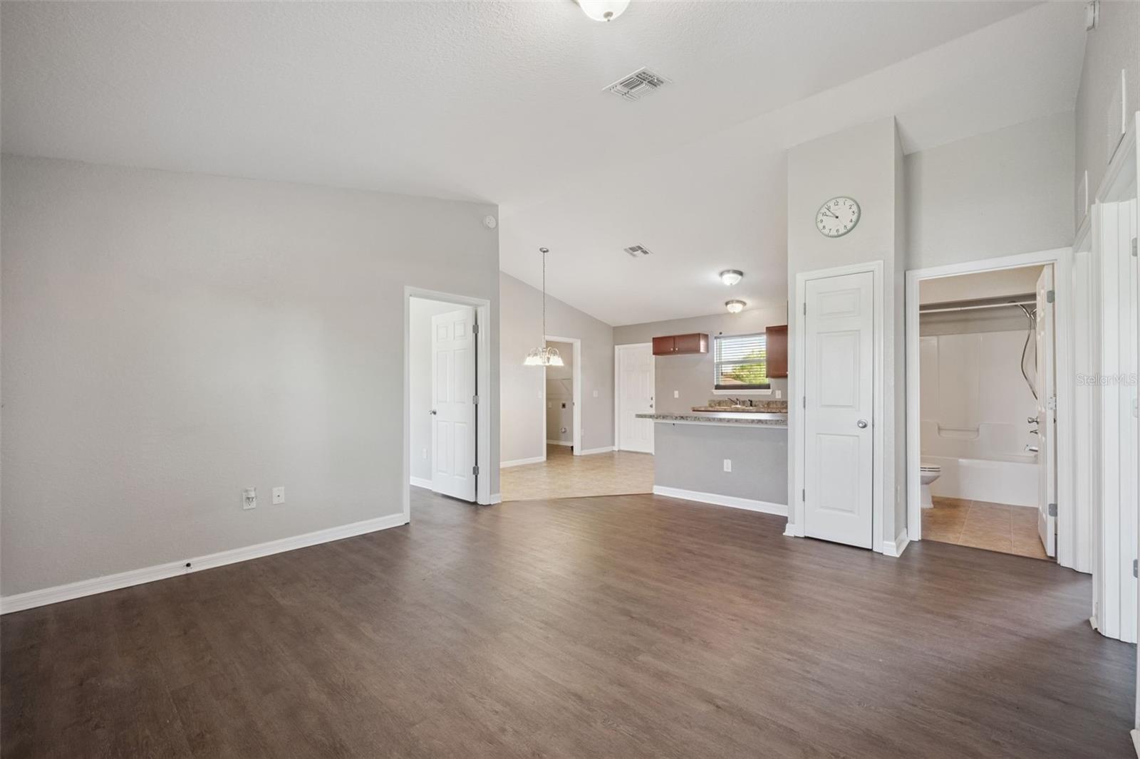 Image 7 of 32 For 7 Willow Run