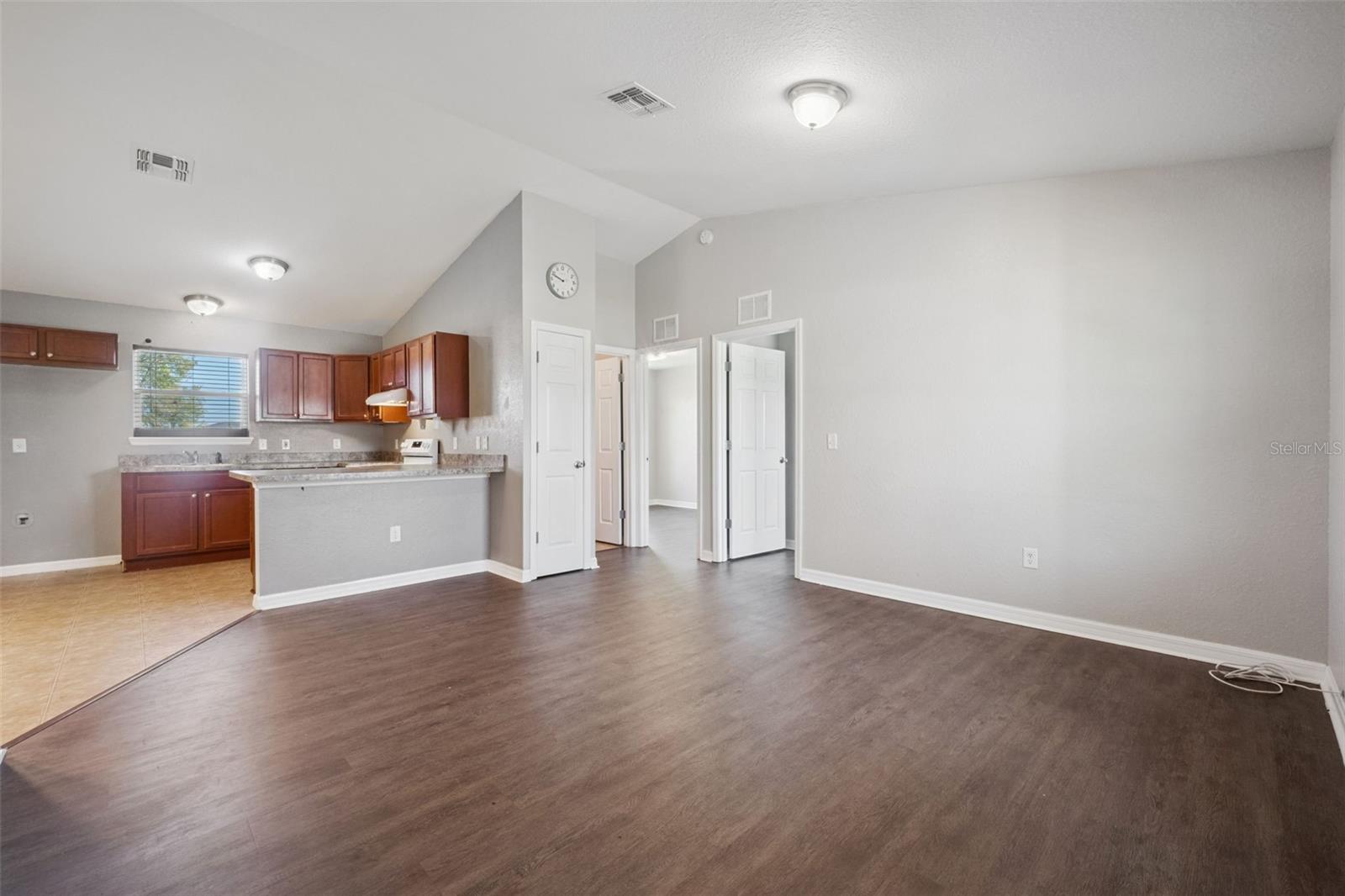 Image 8 of 32 For 7 Willow Run