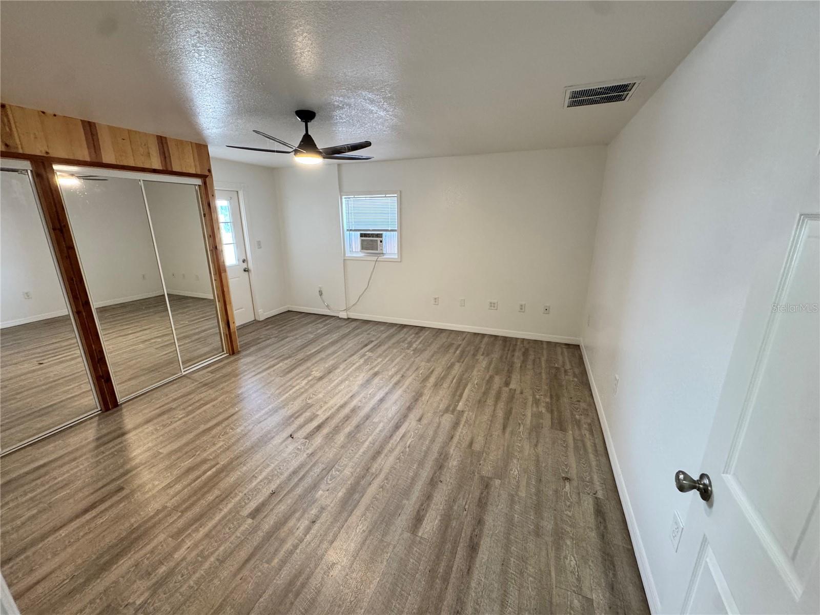 Image 10 of 17 For 306 Iona Avenue