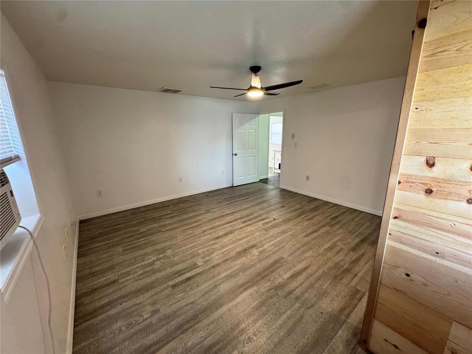 Image 13 of 17 For 306 Iona Avenue