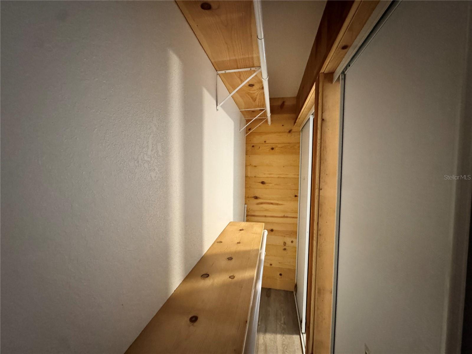 Image 15 of 17 For 306 Iona Avenue