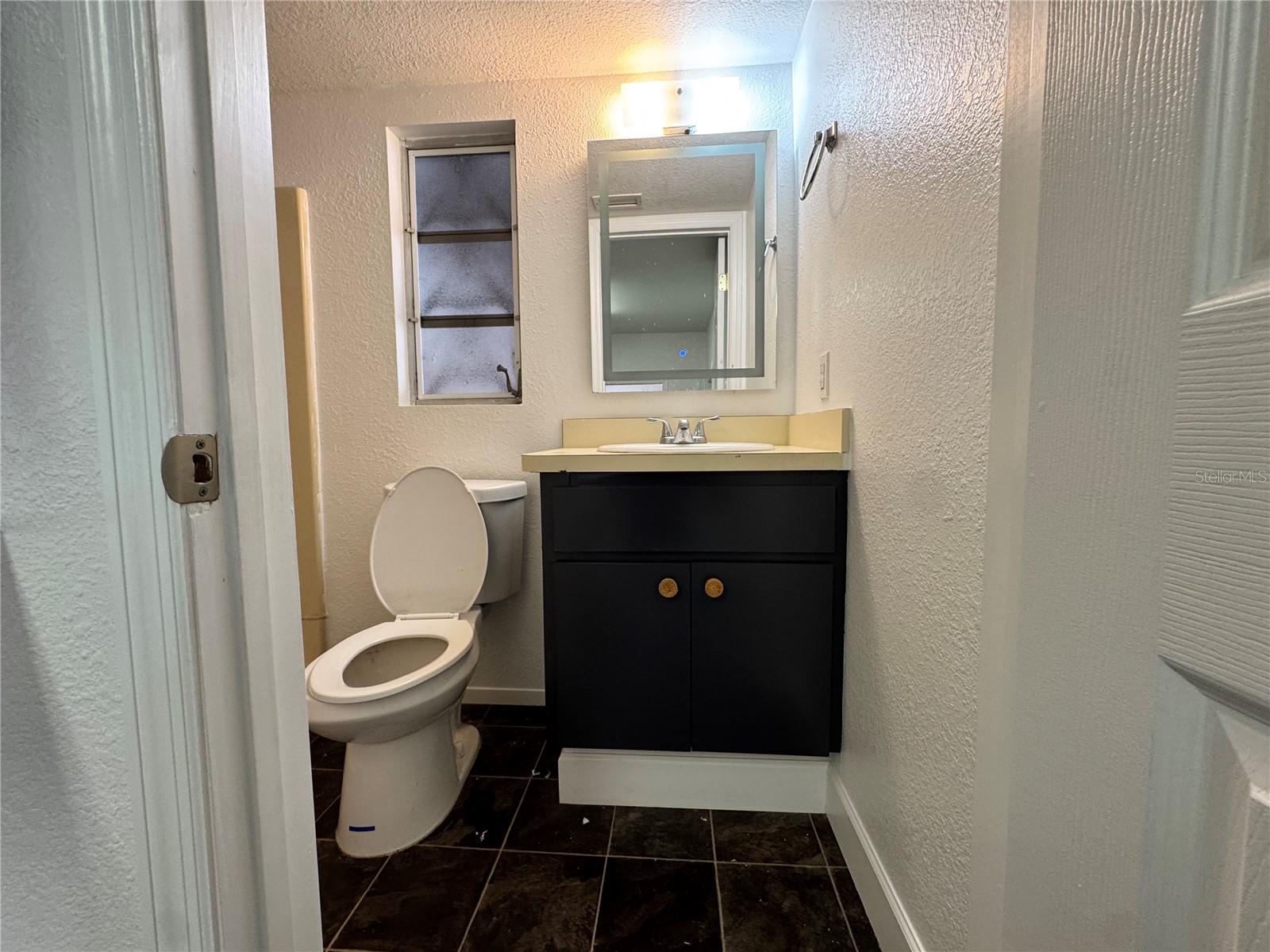 Image 16 of 17 For 306 Iona Avenue