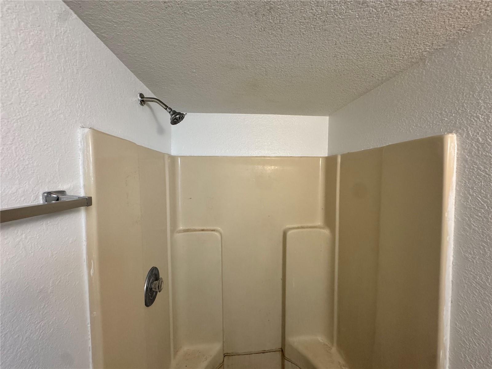 Image 17 of 17 For 306 Iona Avenue