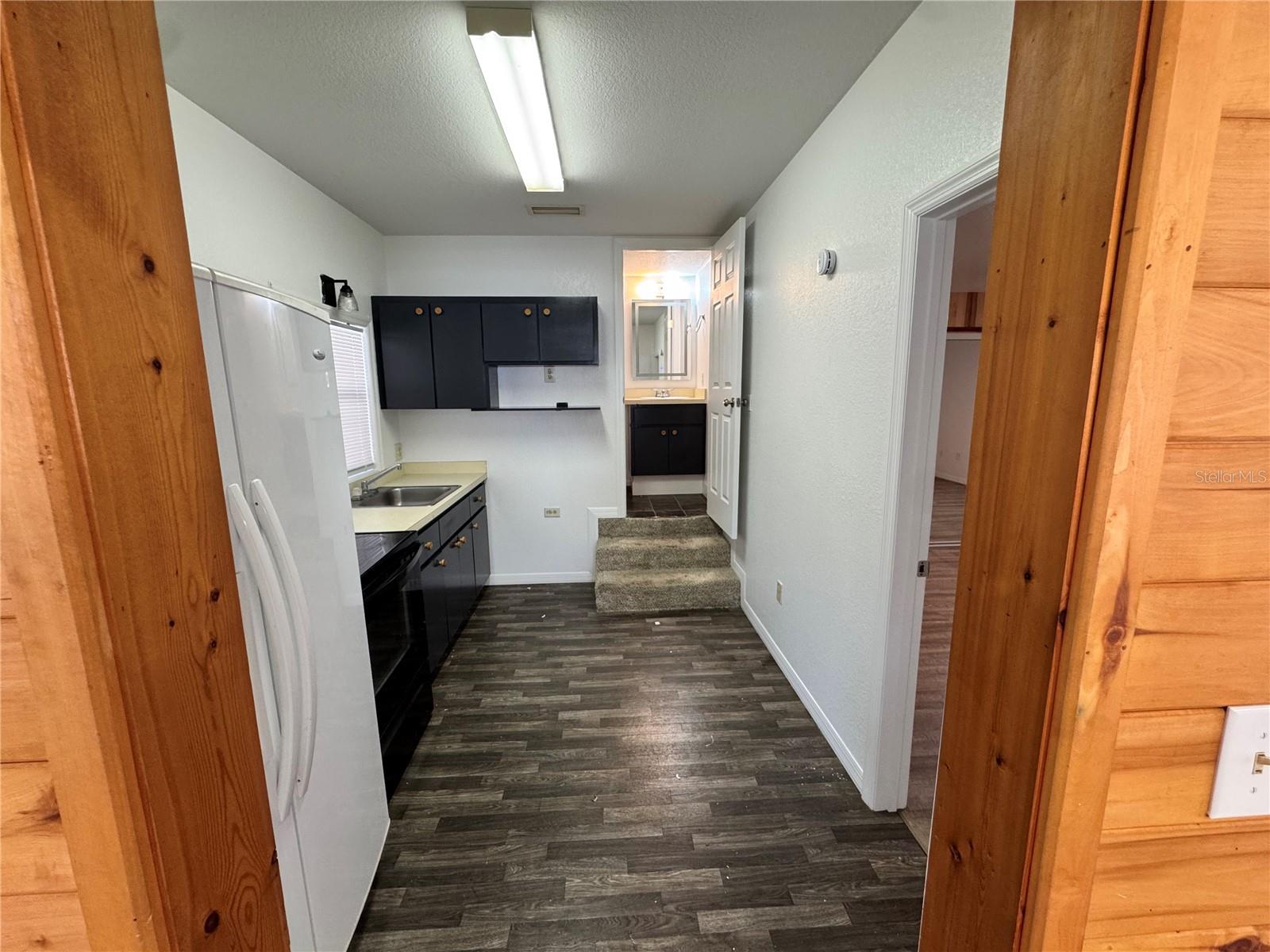 Image 8 of 17 For 306 Iona Avenue