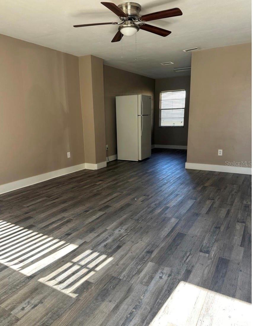 Image 5 of 6 For 607 Johns Avenue